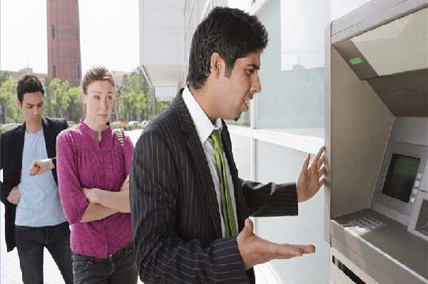 Tìm hiểu kỹ những lý do thẻ ATM của bạn bị nuốt